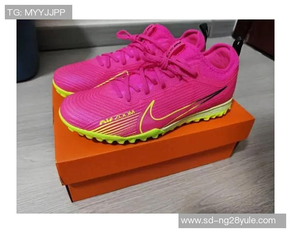 粉色刺客足球鞋助力球星脚下风采尽显完美配色与极致性能的结合 粉色刺客足球鞋助力球星脚下风采尽显完美配色与极致性能的结合